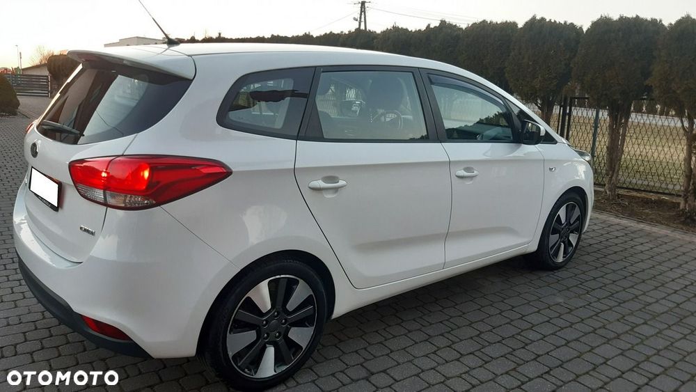 Kia Carens - 26
