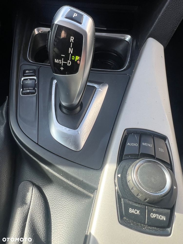 BMW Seria 3 320i xDrive - 24