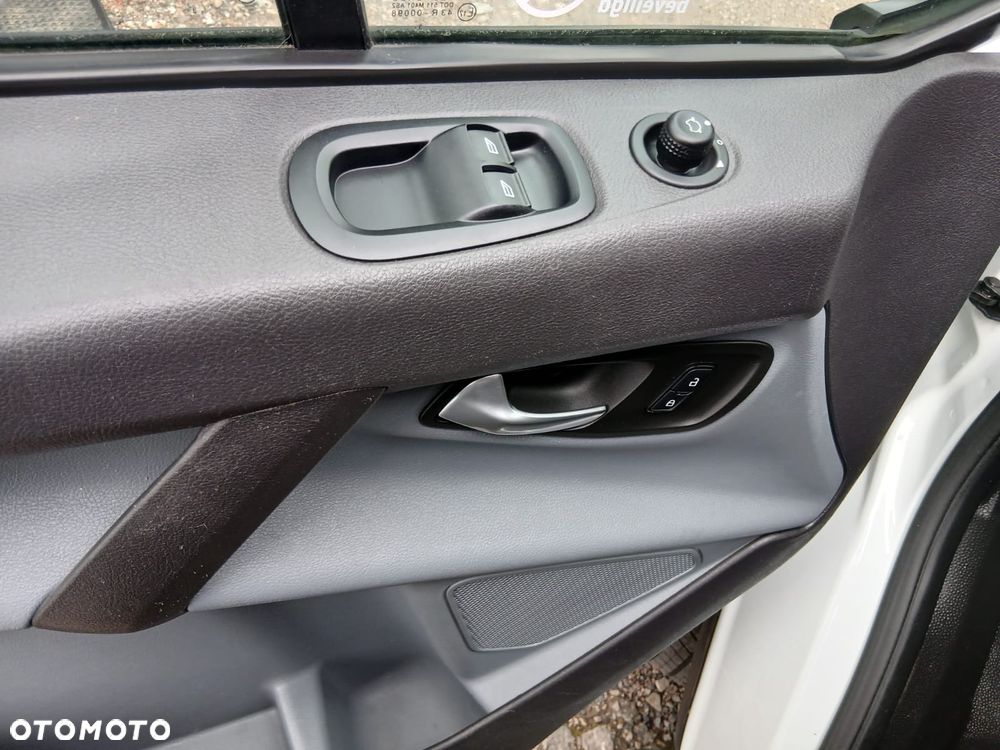 Ford TRANSIT CUSTOM - 16