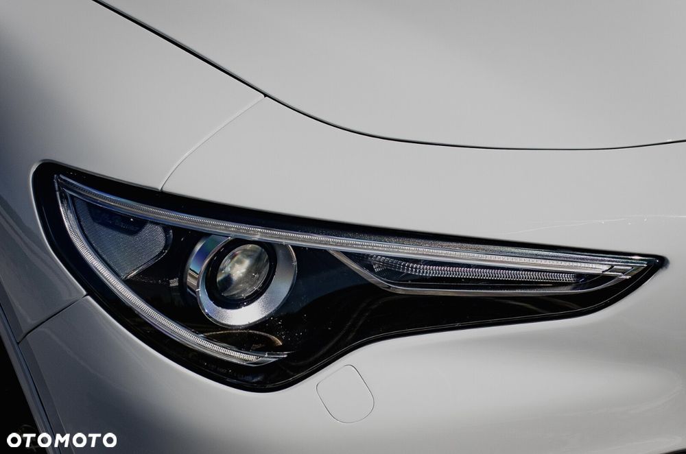 Alfa Romeo Stelvio - 11