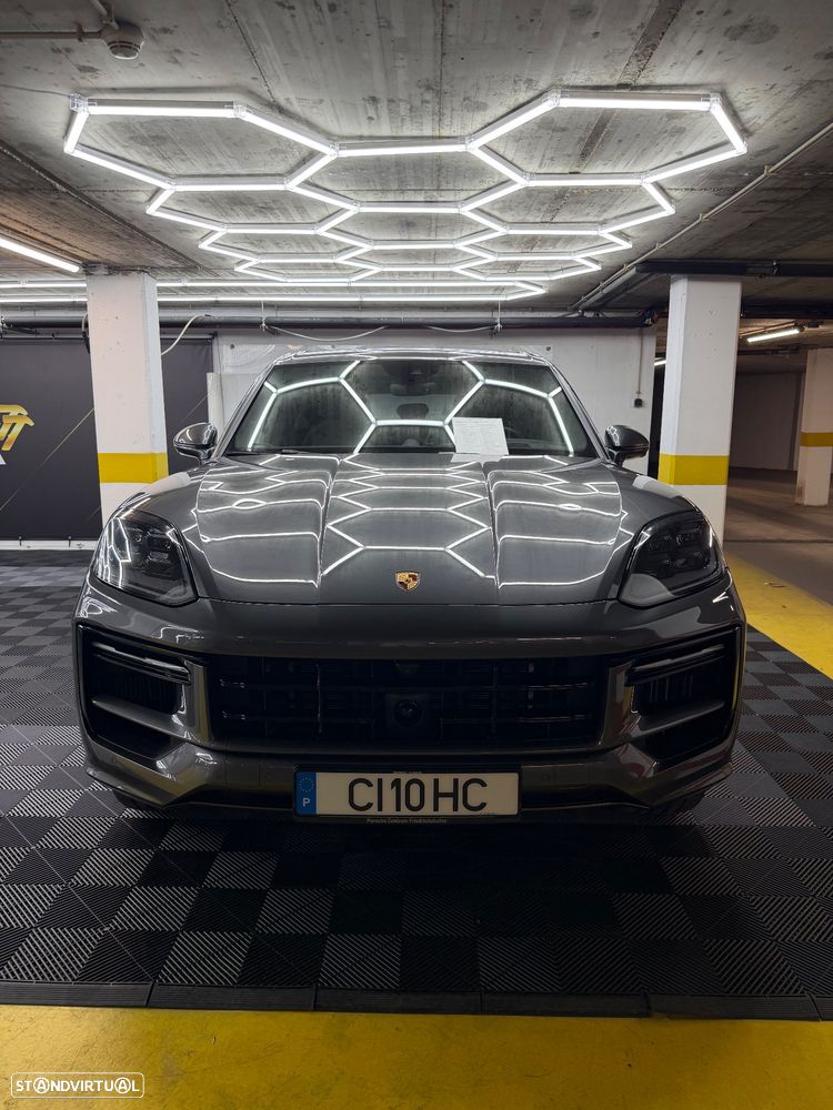 Porsche Cayenne Turbo E-Hybrid - 1