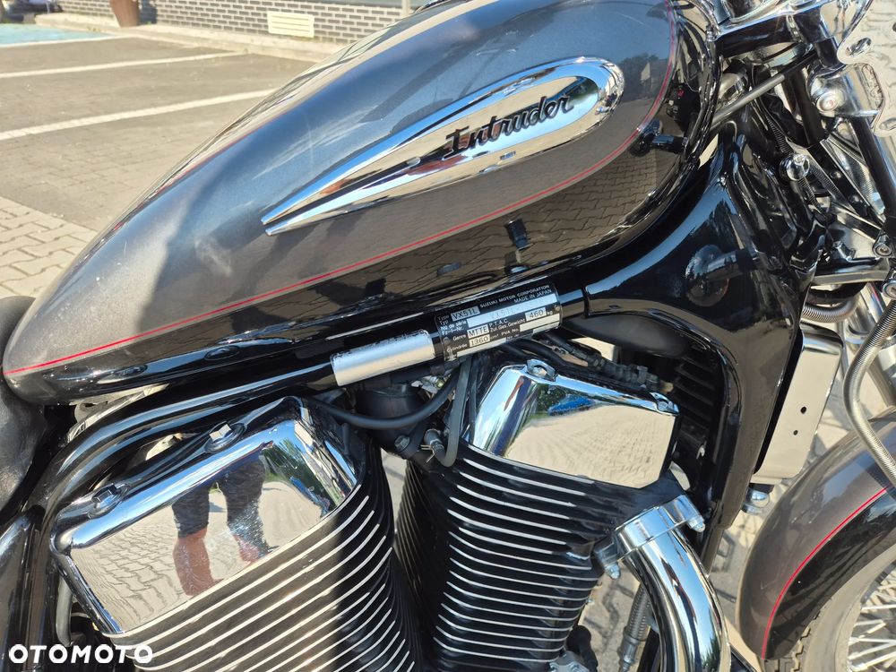 Suzuki Intruder - 7