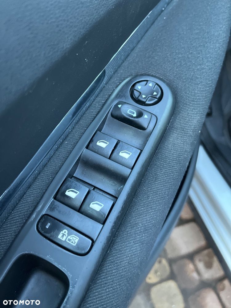 Peugeot 3008 HDi FAP 110 Tendance - 17