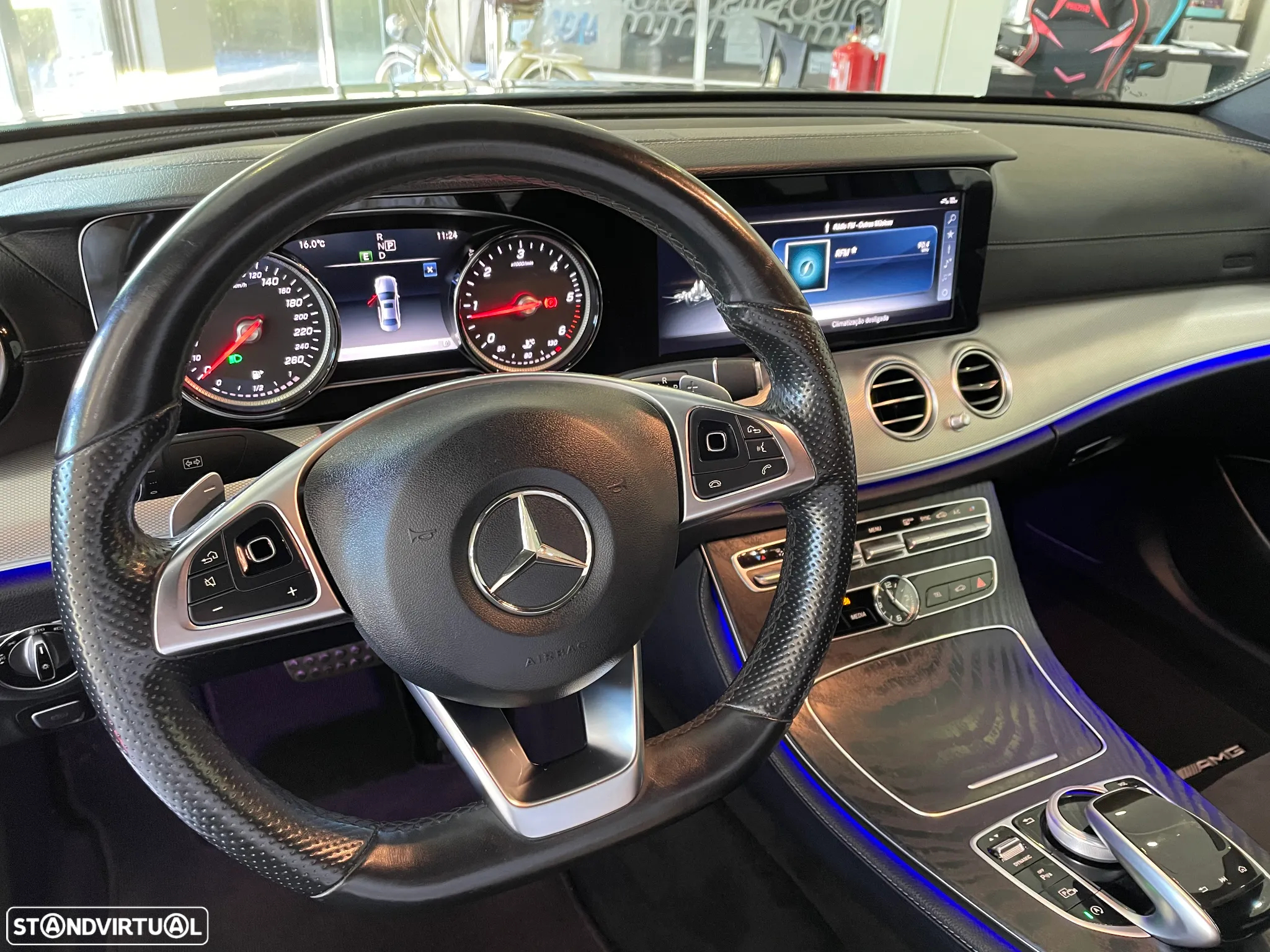 Mercedes-Benz E 220 d AMG - 15
