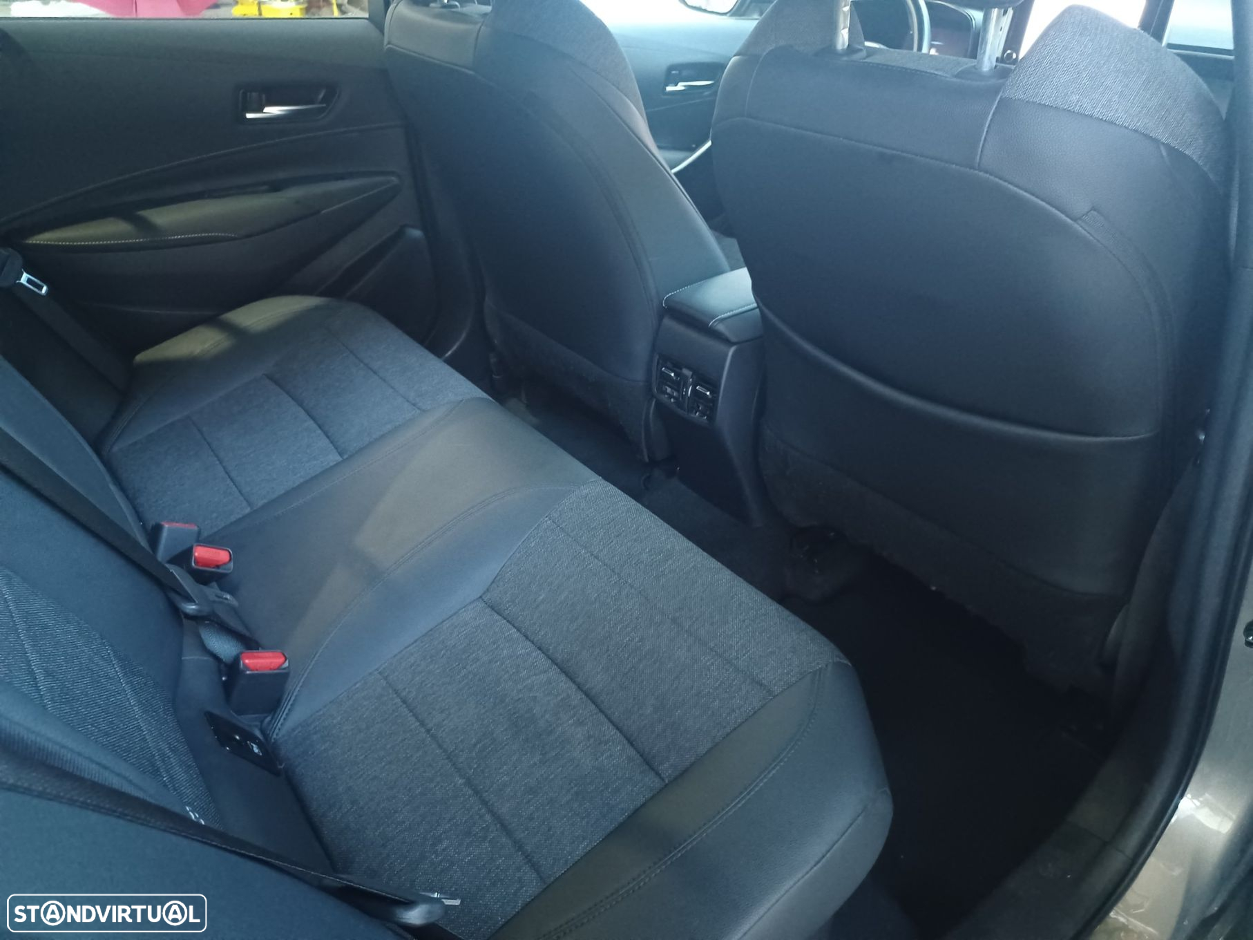 Toyota Corolla Touring Sports 1.8 Hybrid Comfort+P.Sport - 8