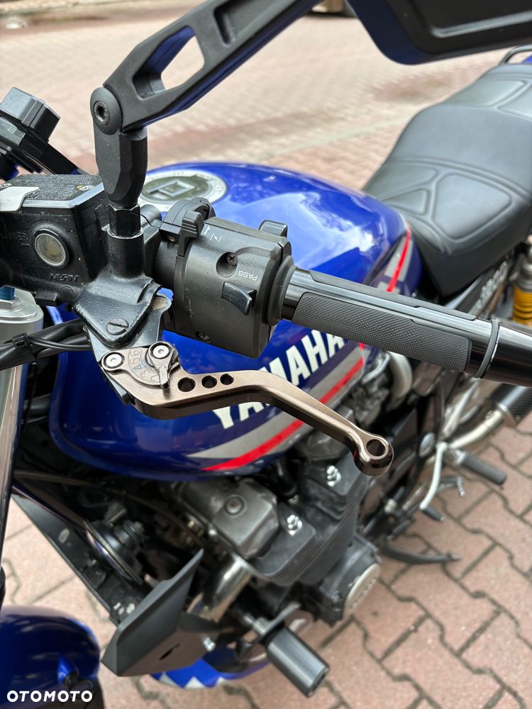 Yamaha XJR - 11