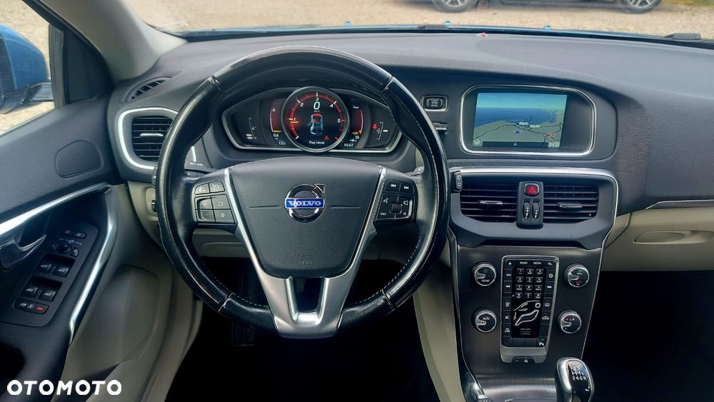 Volvo V40 D4 Momentum - 28