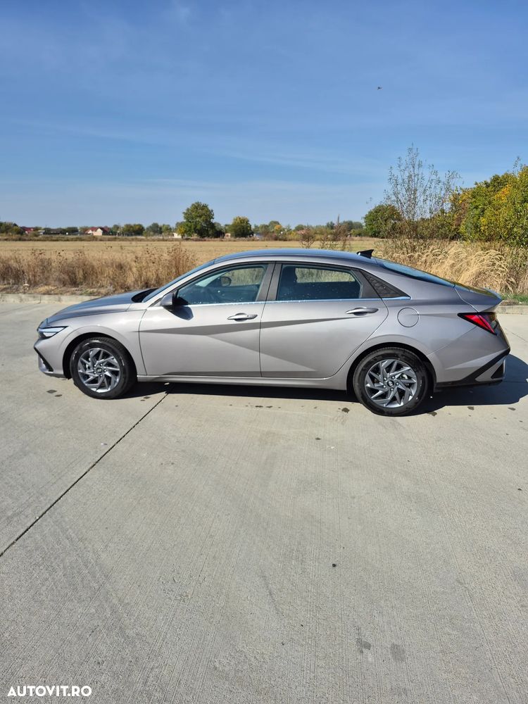 Hyundai Elantra - 3