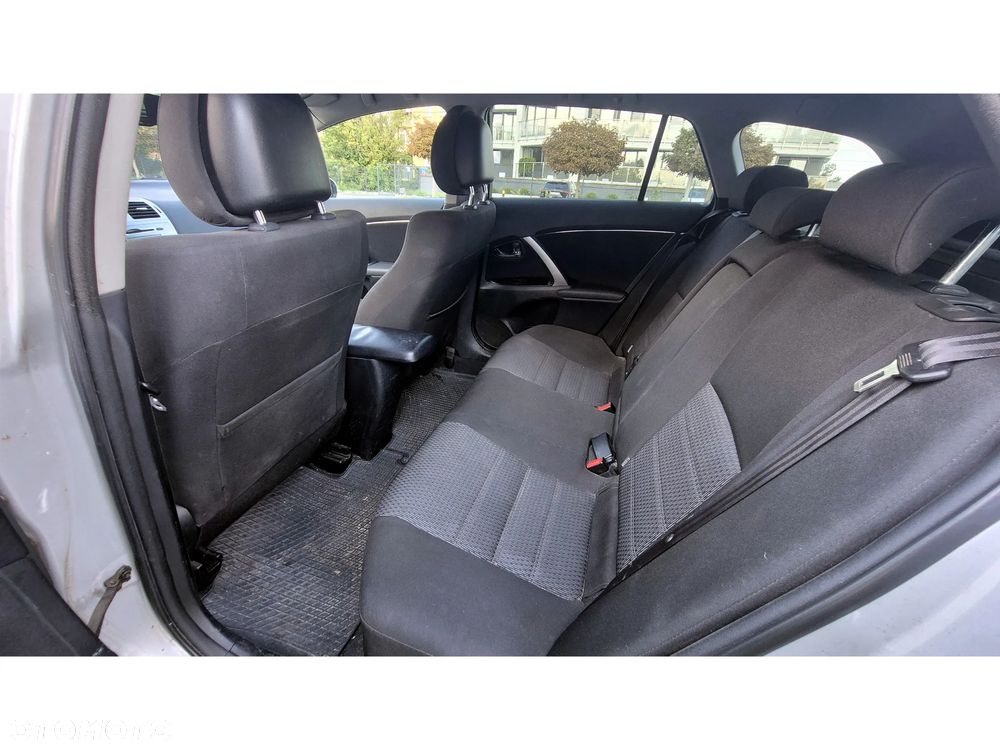 Toyota Avensis 2.0 D-4D Sol - 11