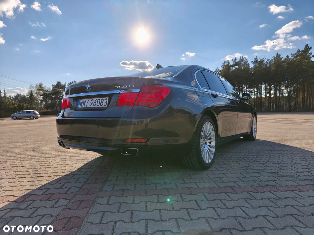 BMW Seria 7 750Li - 3