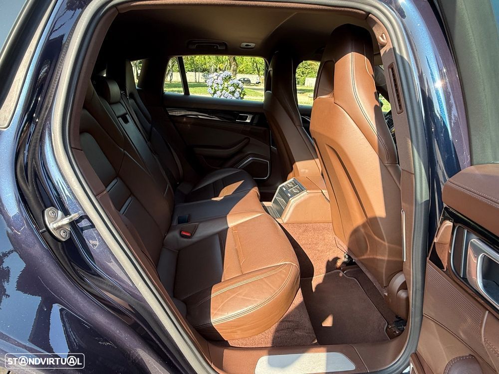 Porsche Panamera Sport Turismo 4 E-Hybrid - 11