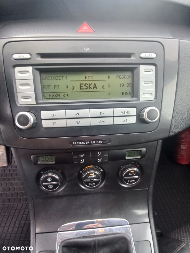 Volkswagen Passat - 25