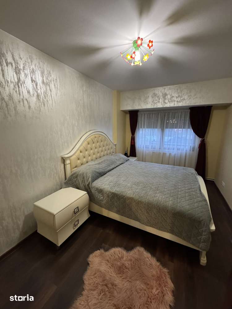 Vand apartament 4 camere decomandat ultracentral - Imagine principală: 4/10