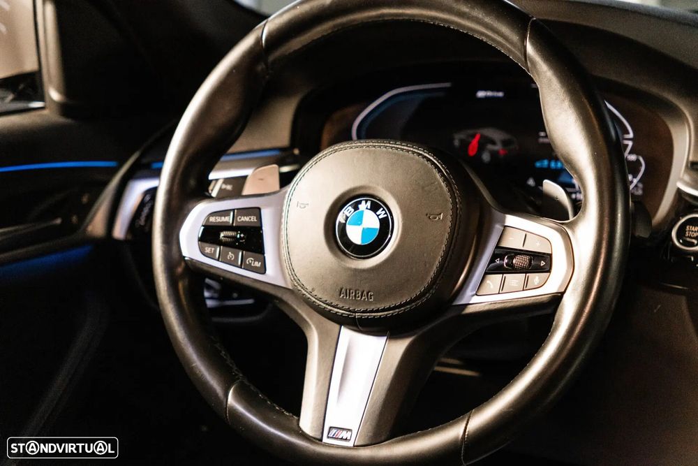 BMW 530 e Pack Desportivo M - 21