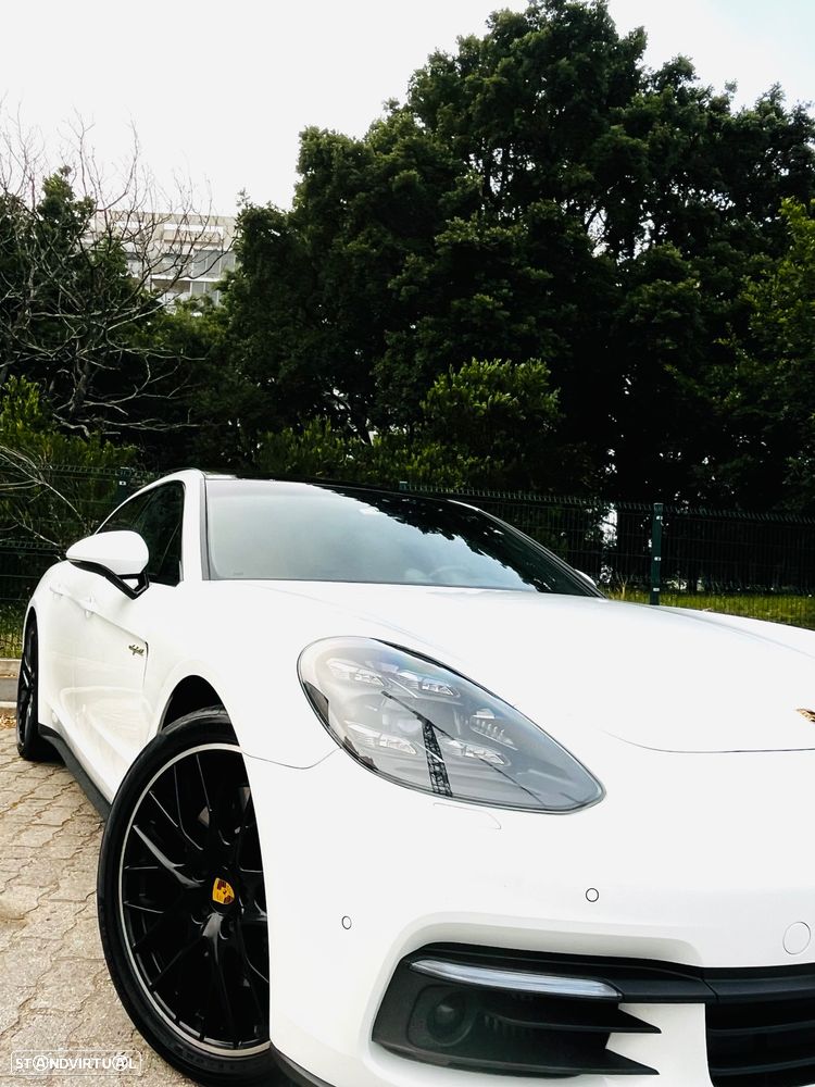 Porsche Panamera 4 E-Hybrid 10 Years Edition - 3