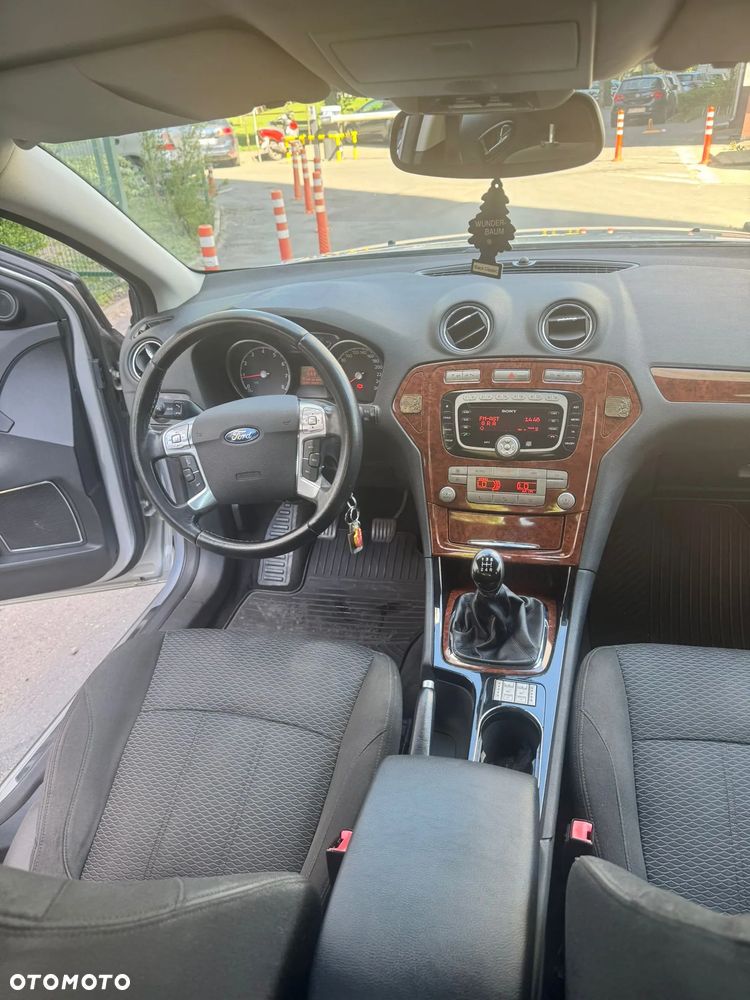 Ford Mondeo 2.0 Ghia X100 / X - 8