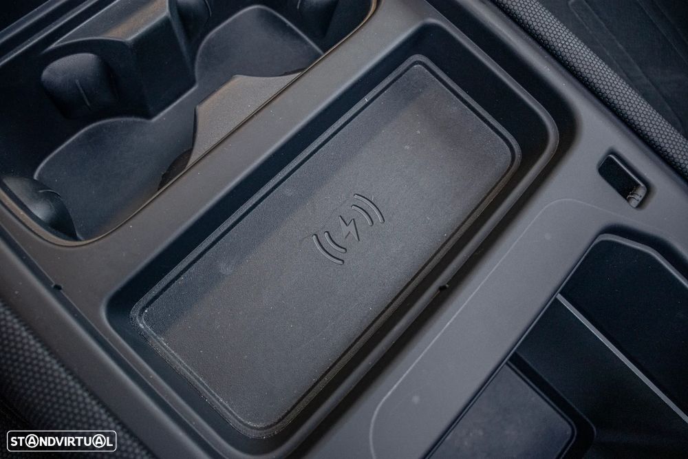 Land Rover Defender - 32