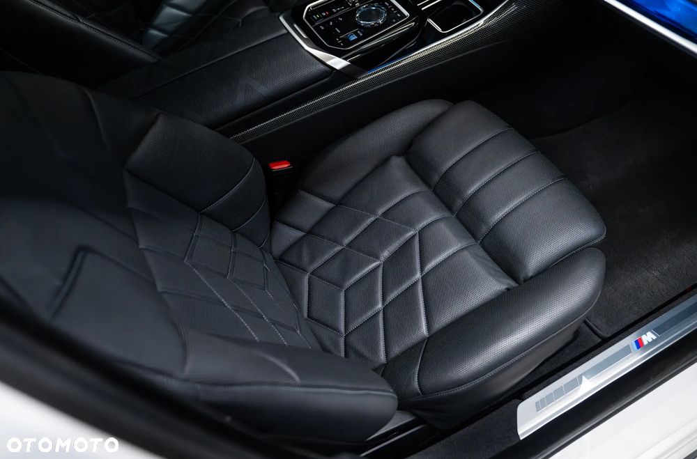 BMW Seria 7 740d xDrive sport - 26