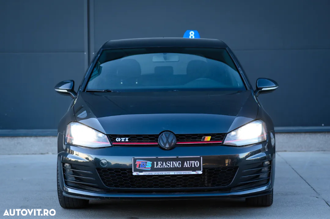 Volkswagen Golf - 2