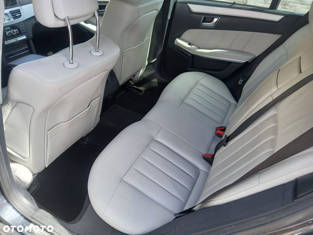 Mercedes-Benz Klasa E 350 4Matic 7G-TRONIC Elegance - 19