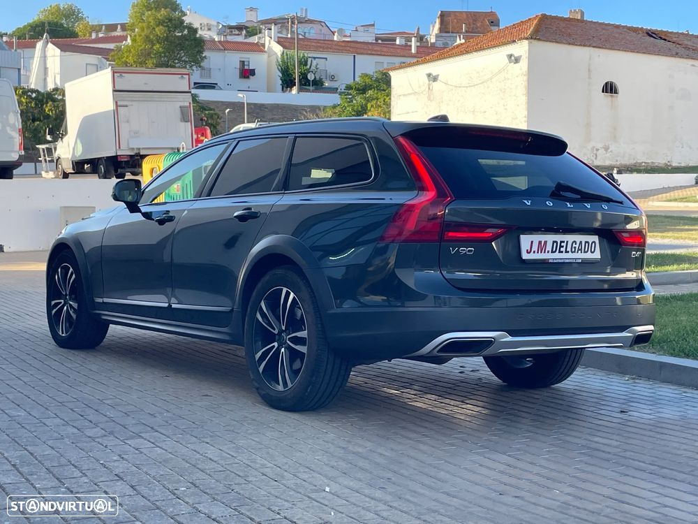 Volvo V90 Cross Country 2.0 D4 Pro AWD Geartronic - 4