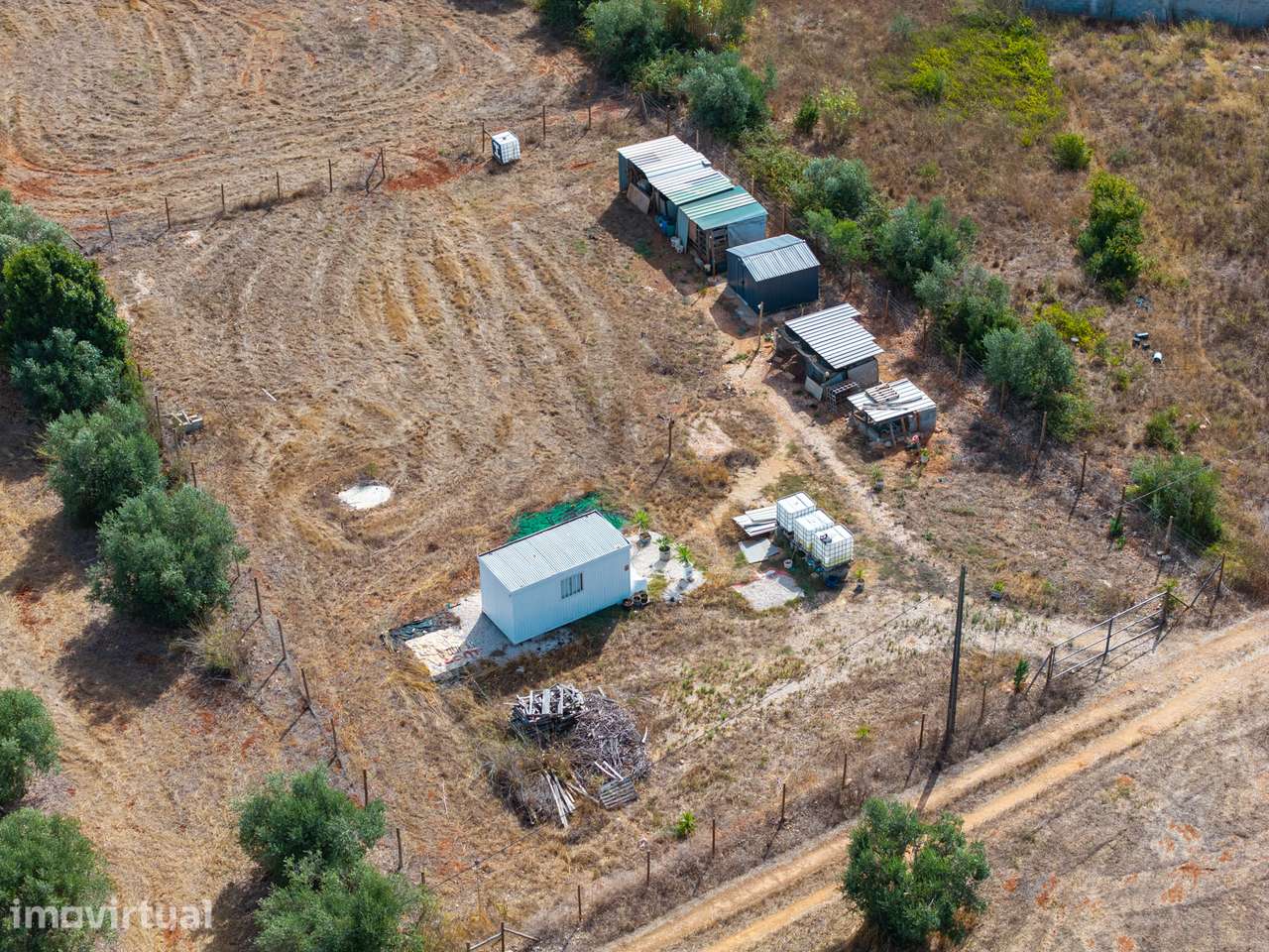 TERRENO 4 000 M2 + 1 CONTENTOR + ANEXOS - Grande imagem: 3/23