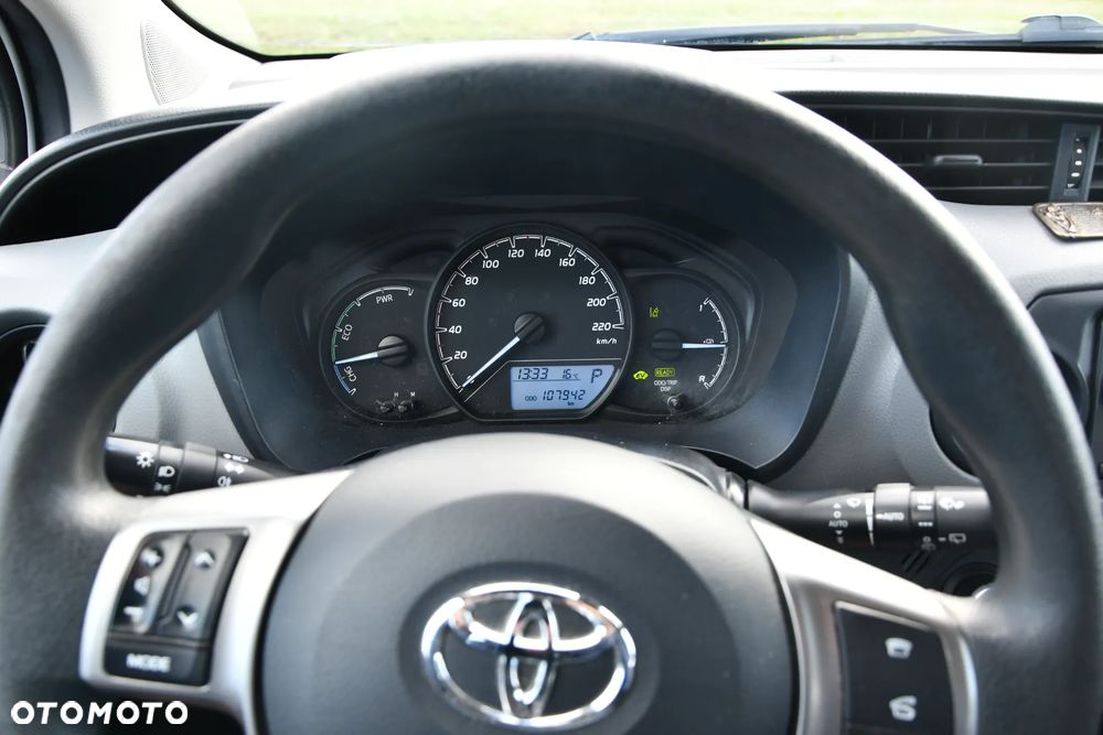 Toyota Yaris Hybrid 100 Active - 36