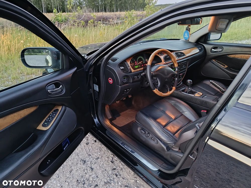 Jaguar S-Type - 17