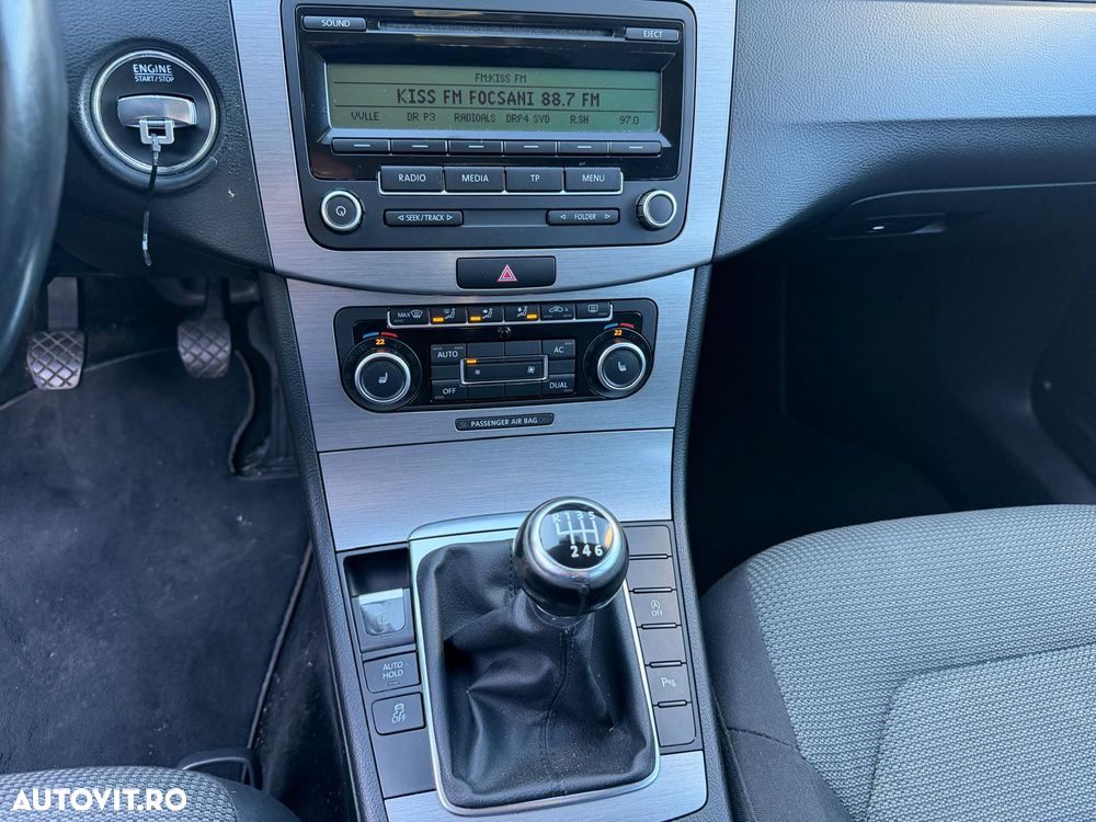 Volkswagen Passat 2.0 TDI Comfortline - 11