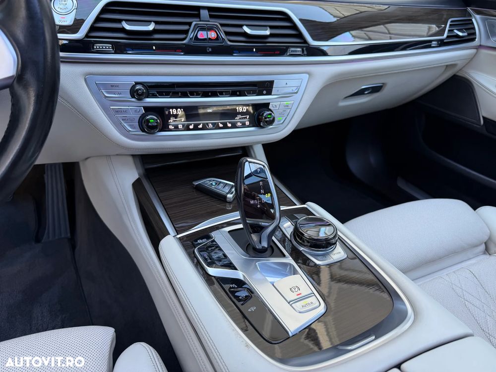 BMW Seria 7 730Ld xDrive - 32