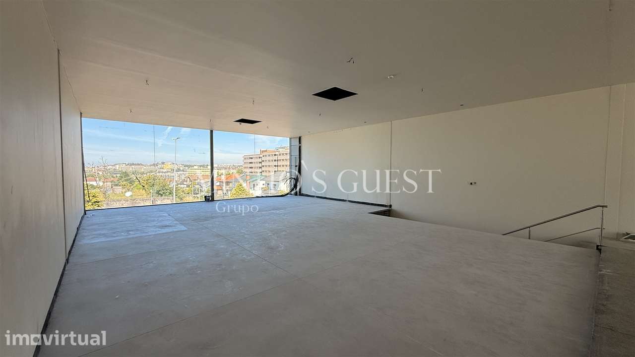 Loja / Escritório 1 Andar c/ duas frentes (200m2) - Lamaçães, Braga - Grande imagem: 4/17