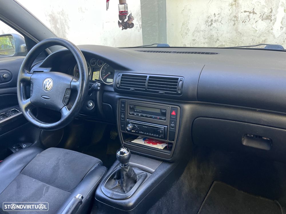 VW Passat 1.9 TDi Confortline - 9