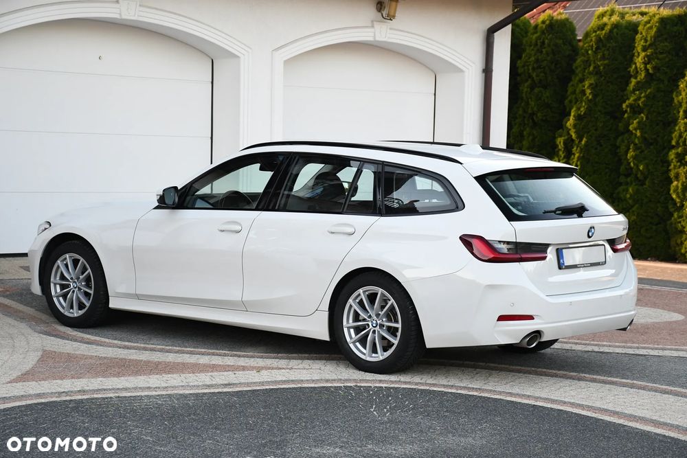 BMW Seria 3 318d mHEV - 13