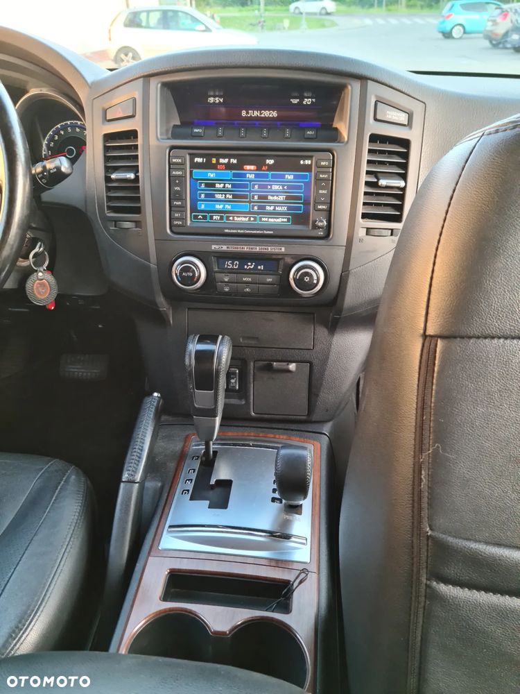 Mitsubishi Pajero - 15