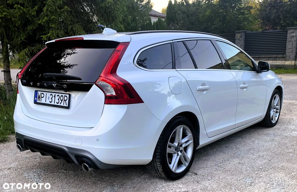 Volvo V60 D4 AWD Geartronic RDesign - 23