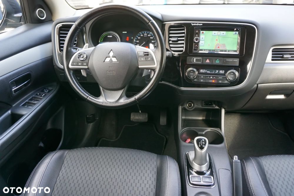Mitsubishi Outlander Instyle NAVI + - 14