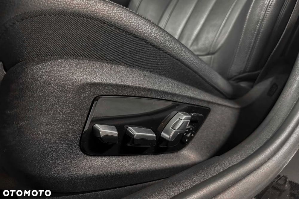 BMW Seria 5 530e M Sport Edition - 19