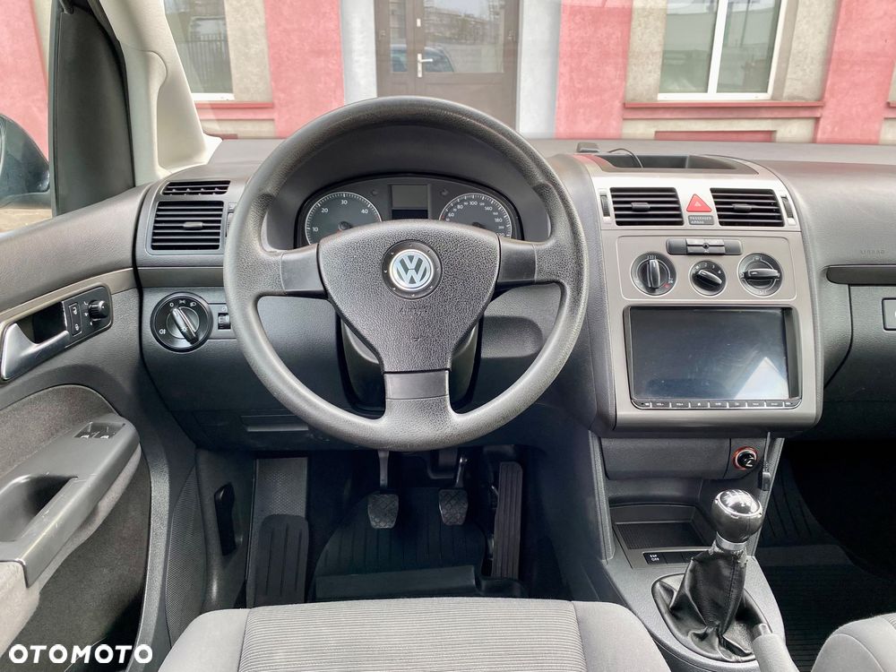 Volkswagen Touran - 23