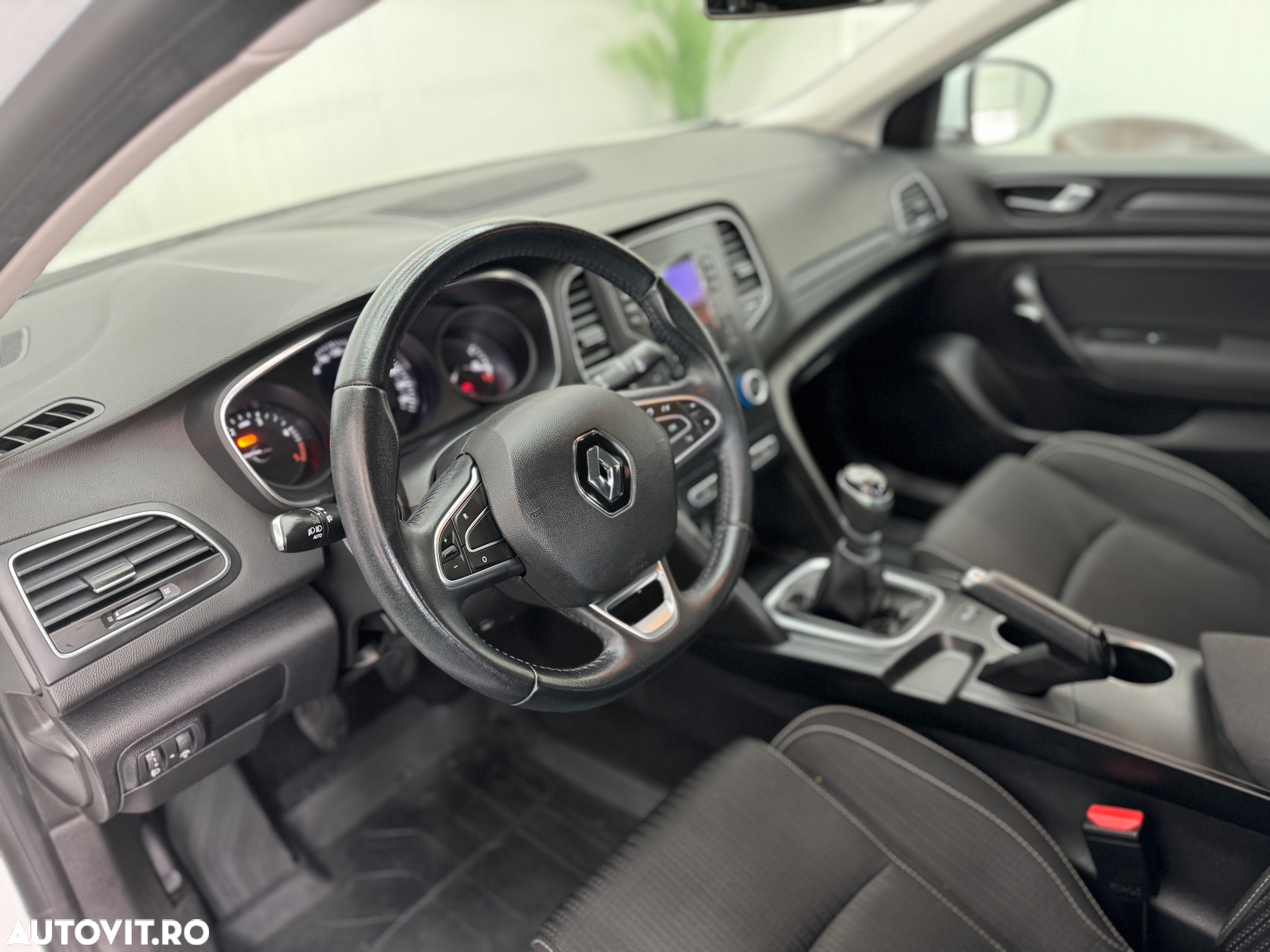 Renault Megane Blue dCi 116 Zen - 8
