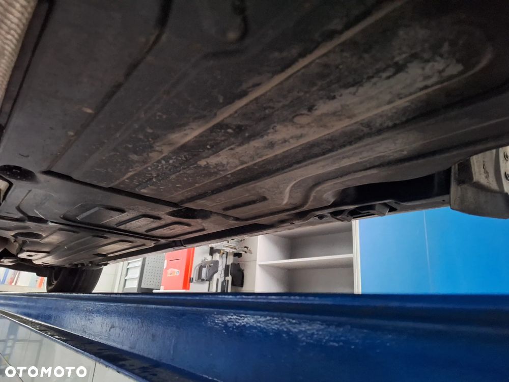 Mercedes-Benz Klasa E 220 CDI Classic DPF - 32