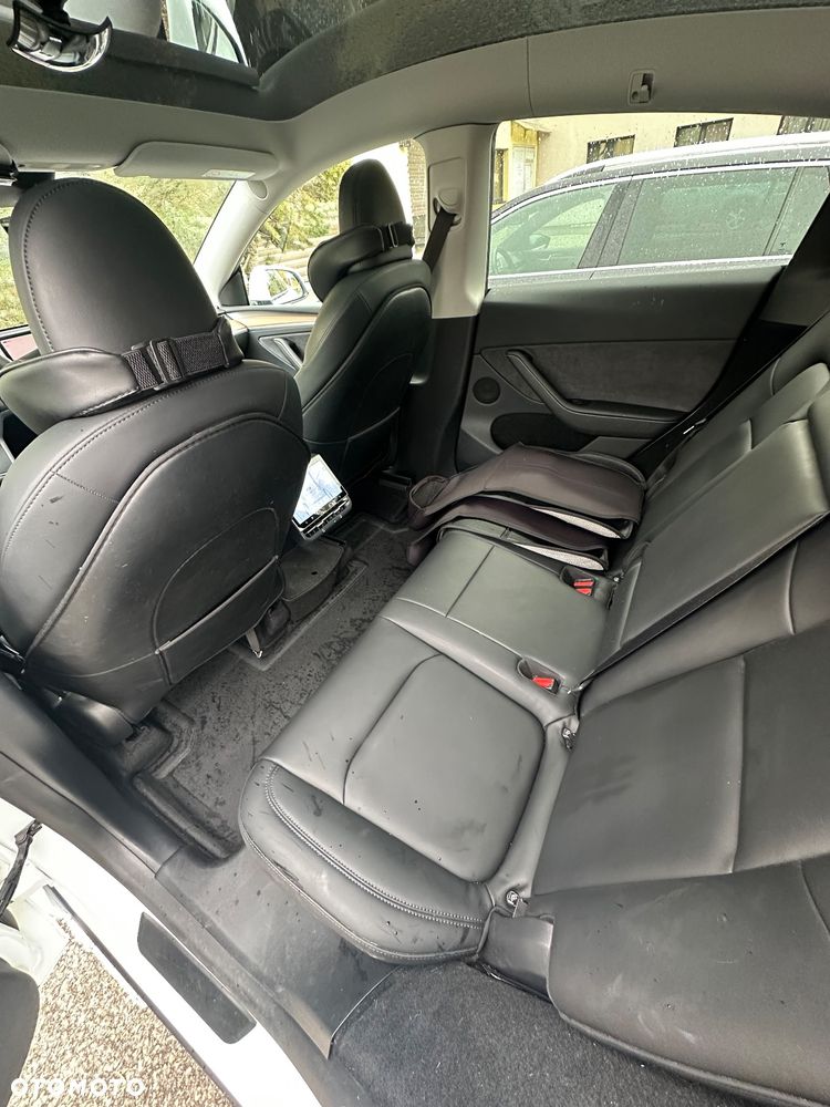 Tesla Y Long Range AWD - 16