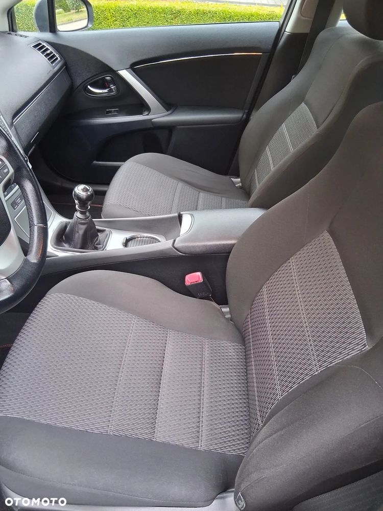 Toyota Avensis 1.8 Sol NAVI - 11