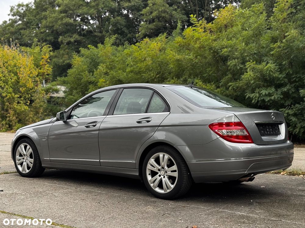 Mercedes-Benz Klasa C 180 CGI Automatik BlueEFFICIENCY Avantgarde - 11