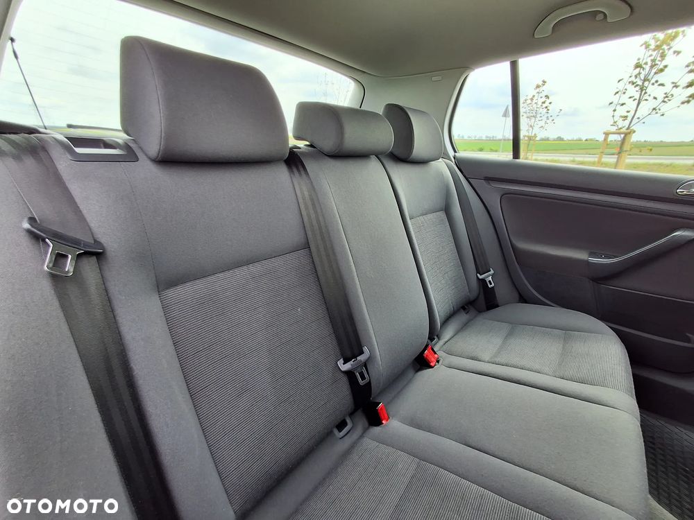 Volkswagen Golf 1.6 FSI Trendline - 11