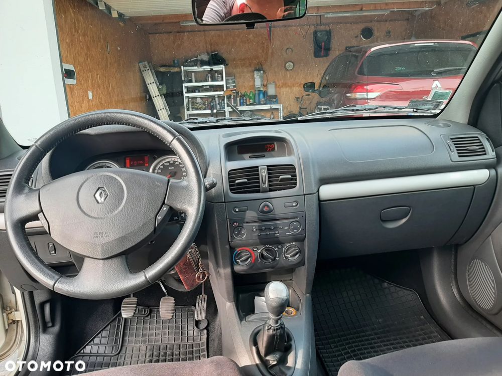Renault Clio 1.2 16V Campus - 4