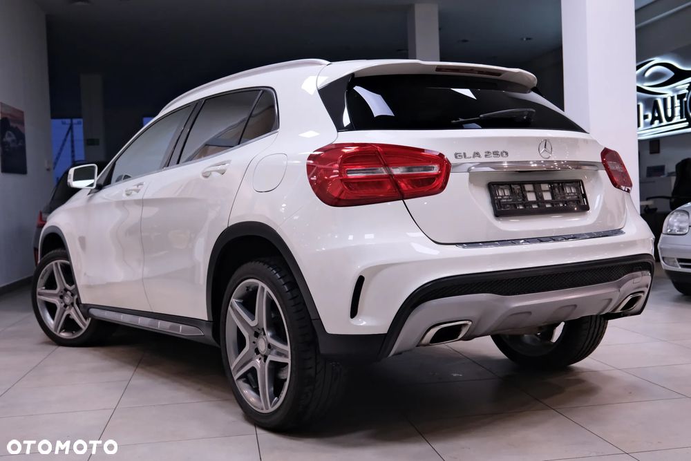 Mercedes-Benz GLA 250 7G-DCT SCORE - 14