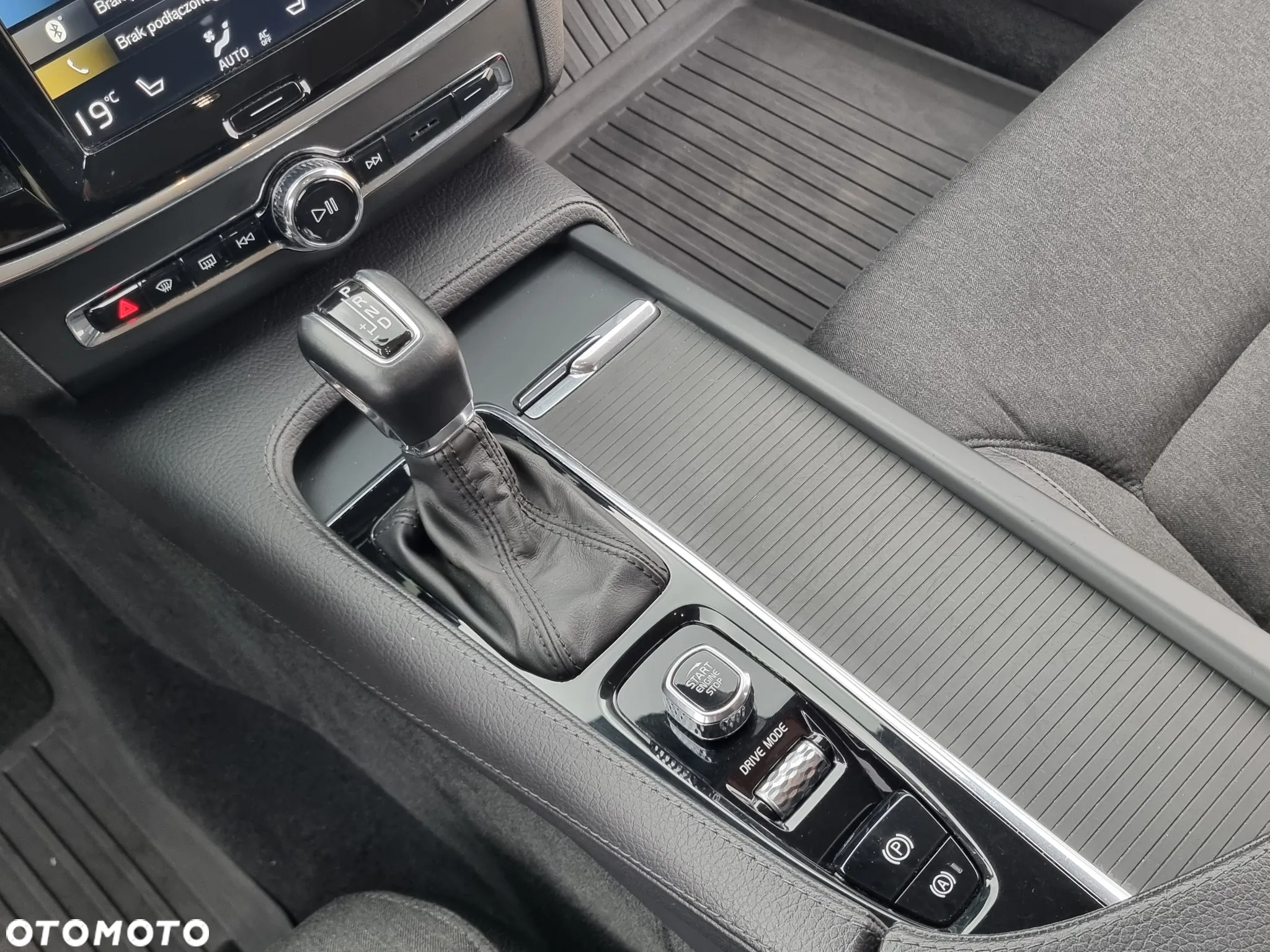 Volvo V90 D4 Geartronic Momentum Pro - 29