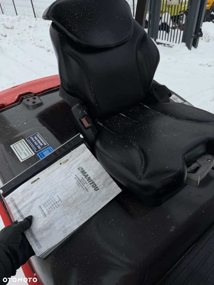 Manitou MI25D Wózek Widłowy 2,5 tony. Posuw Hydrauliczny. Maszt triplex. Wolny skok! Wysokość Podnoszenia 5 metrów. Jak nowy z Salonu. Pochodzi z Norweskiego Gospodarstwa! Aktualne przeglądy DEKRA i serwisy! Opony jak Nowe. Silnik Yanmar. Małe gabarety bardzo zwrotna maszyna! Zero luzów wycieków i zniszczeń. OKAZJA. Pełny ORYGINAŁ! Rok Prod. 2014. Niski przebieg 3300mtg - 20