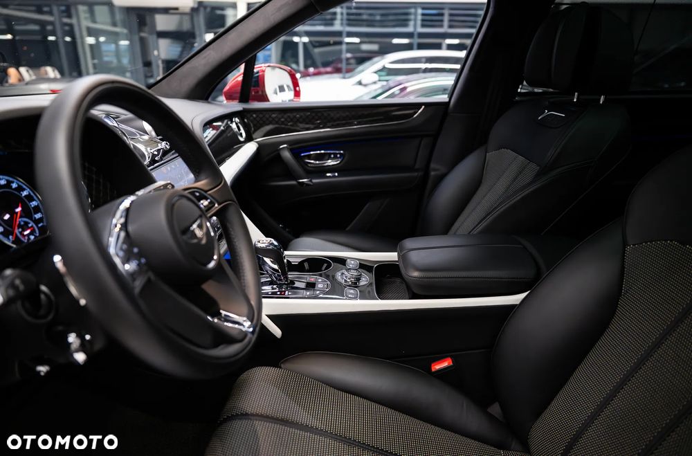 Bentley Bentayga - 25