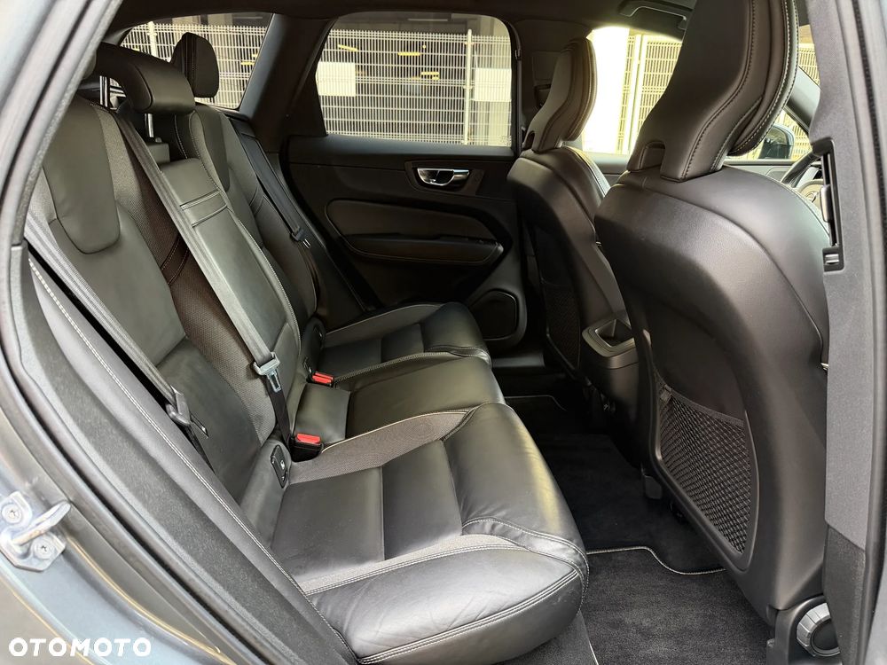 Volvo XC 60 B4 D AWD R-Design - 25